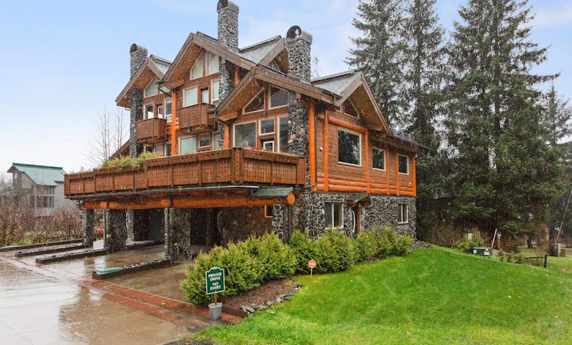Sitting directly across the street from Alyeska Resort, this modern townhouse lets you ski straight to the lifts and walk directly to village dining. The contemporary architecture inside features vaulted ceilings, clean design lines, and a massive floor-to-ceiling stone gas fireplace that draws the mountain landscape right in. The amenities are engineered for premium mountain recovery, featuring a private indoor steam shower, a jetted soaking tub, a fully appointed chef's kitchen, and a large deck pointed at the peaks. *Please note: The outdoor hot tub is temporarily undergoing maintenance until Spring 2025.* Standard Specs: Full kitchen, stone gas fireplace, steam shower, jetted tub, private washer/dryer, flat-screen TV with Netflix, high-speed WiFi, and keypad entry. Parking for one vehicle. True ski-in/ski-out access. Sleeps 6.