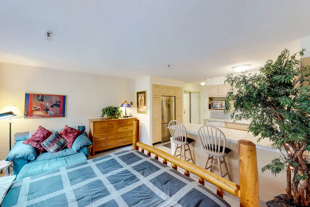 East Condo# 210