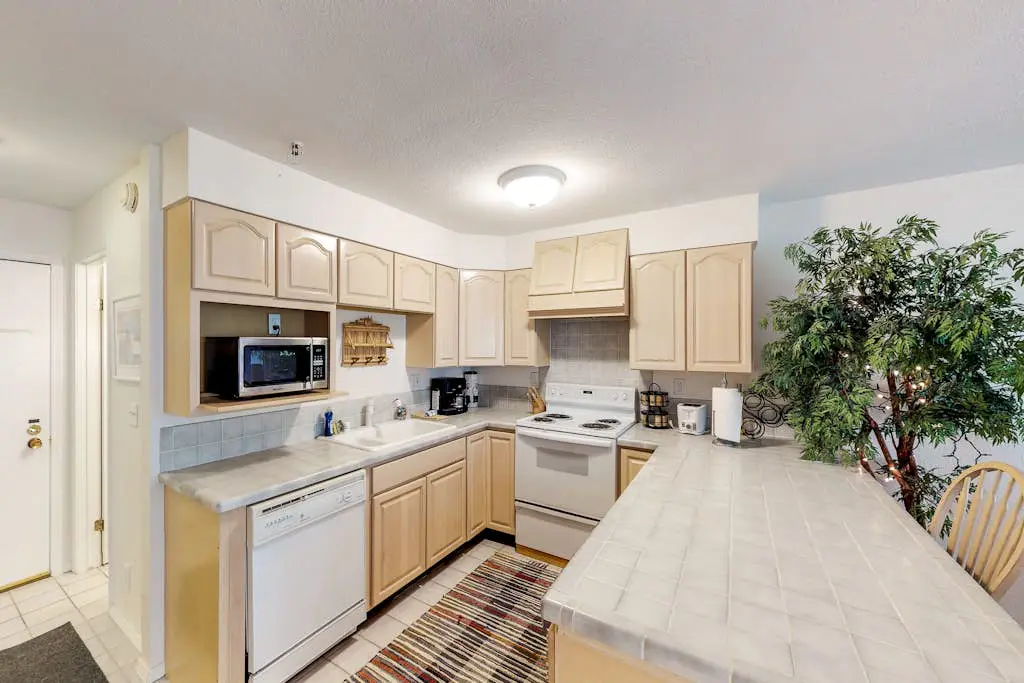East Condo# 210
