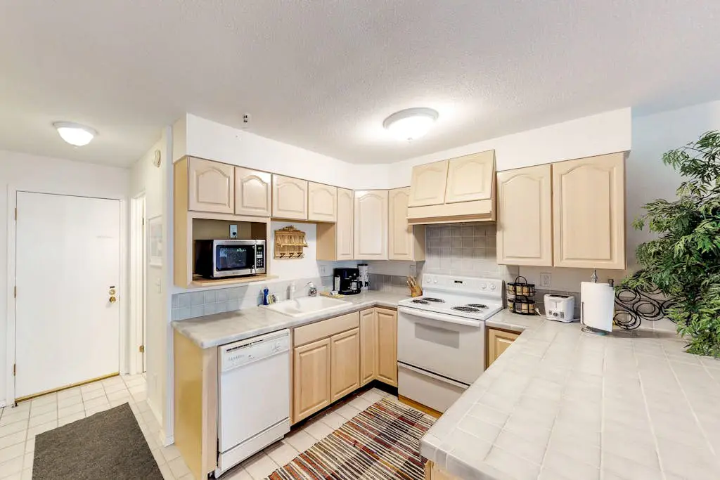 East Condo# 210