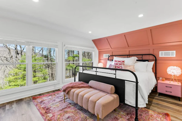 Serene mountain views with 5 individual en-suite & on-site amenities