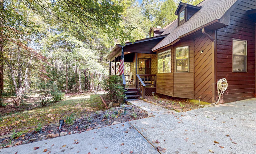 Delightful creekside cabin w/ spacious deck, private hot tub, fire pit, & views