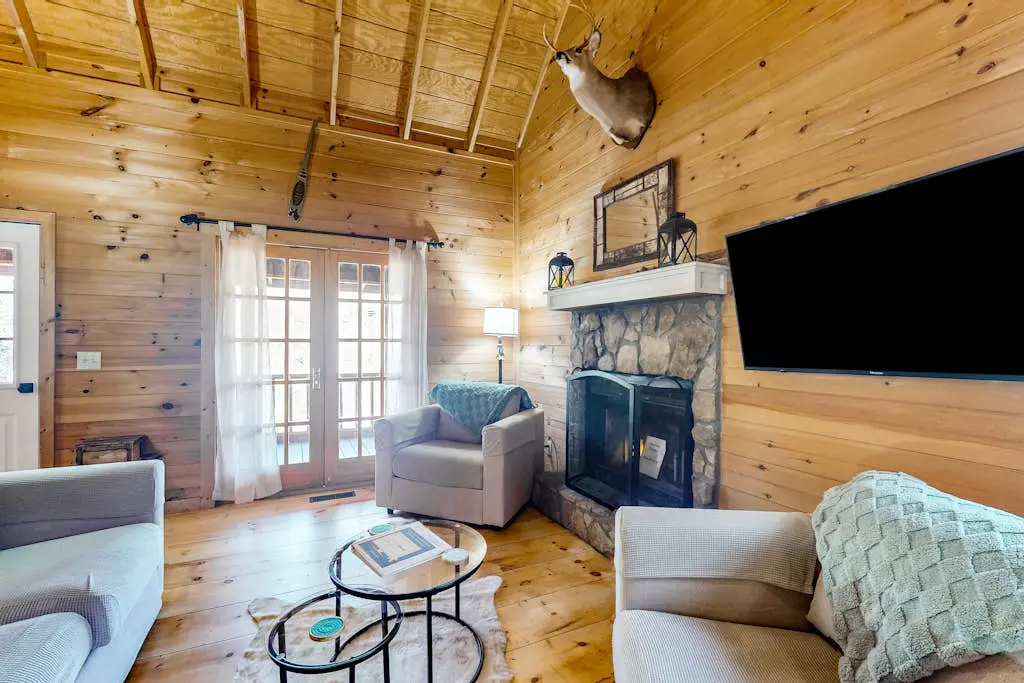 Lazy Bear Creek Lodge