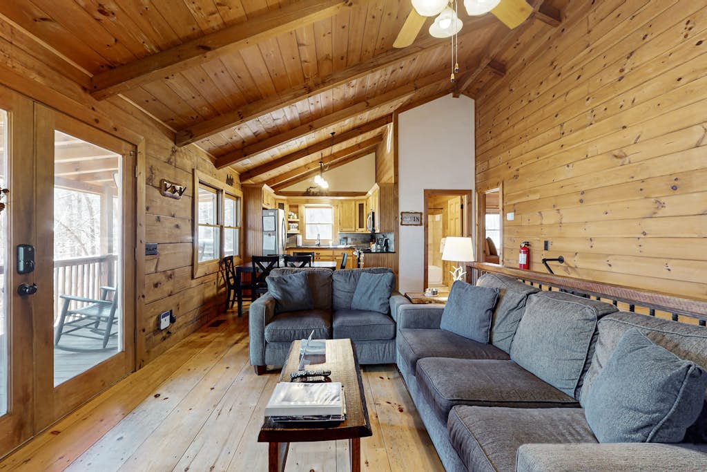 Secluded & upgraded cottage w/ game room, wraparound deck, & private hot tub