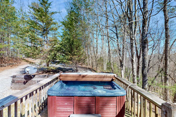 Secluded & upgraded cottage w/ game room, wraparound deck, & private hot tub