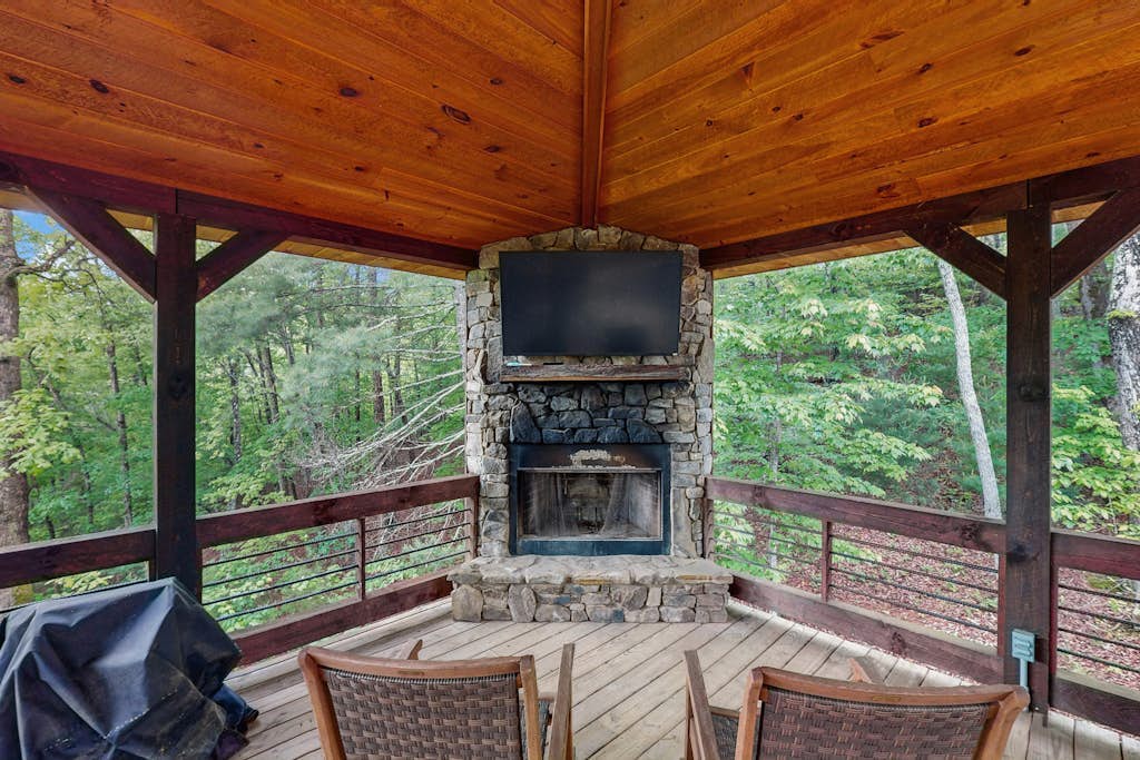 Gorgeous home with wraparound deck, private hot tub, and full bar