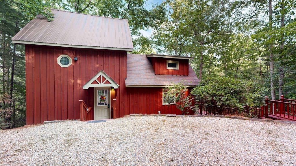 Charming, dog-friendly cabin with a private hot tub, outdoor fireplace, & yard