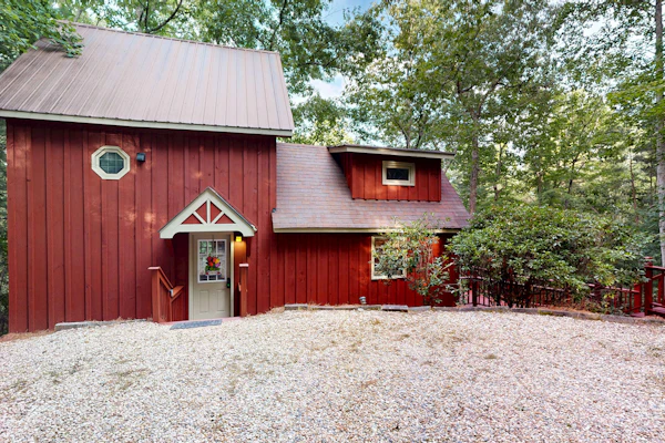 Charming, dog-friendly cabin with a private hot tub, outdoor fireplace, & yard