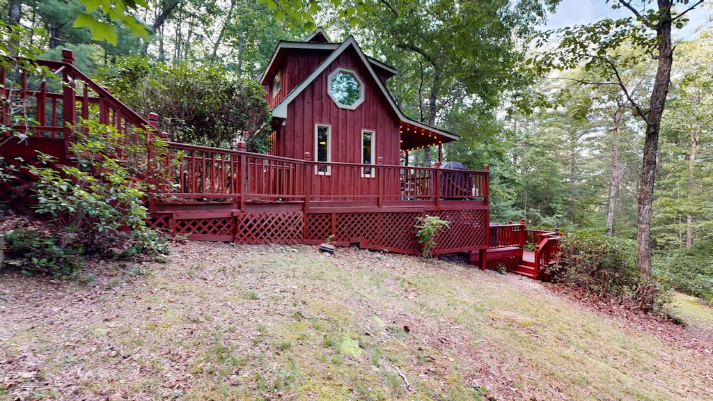 Charming, dog-friendly cabin with a private hot tub, outdoor fireplace, & yard