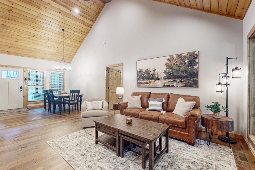 Brand new family friendly cabin with luxury deck in Coosawattee River Resort