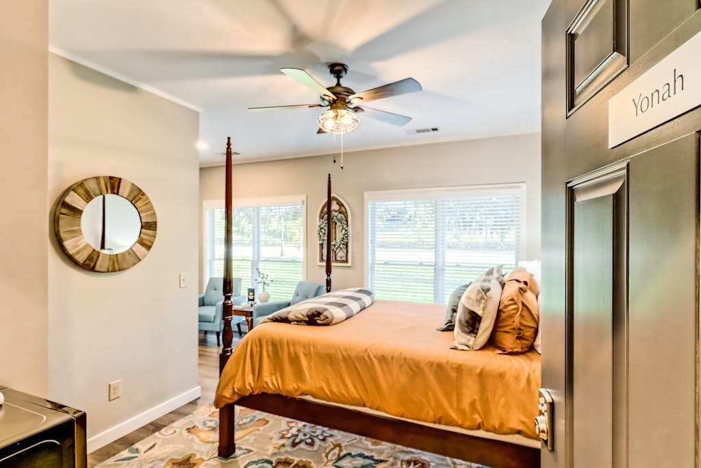 Downtown Helen suite with flatscreen TV, WiFi, and central AC