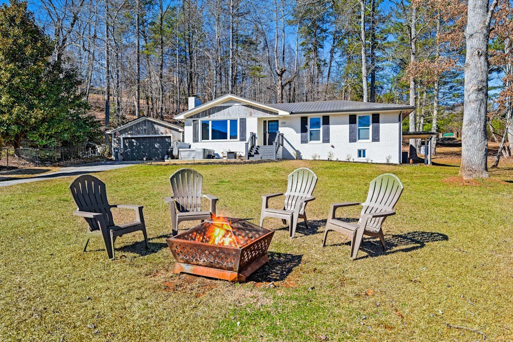 Lakefront cottage with private dock, hot tub, fireplace & game room