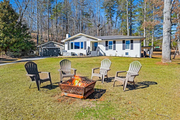 Lakefront cottage with private dock, hot tub, fireplace & game room