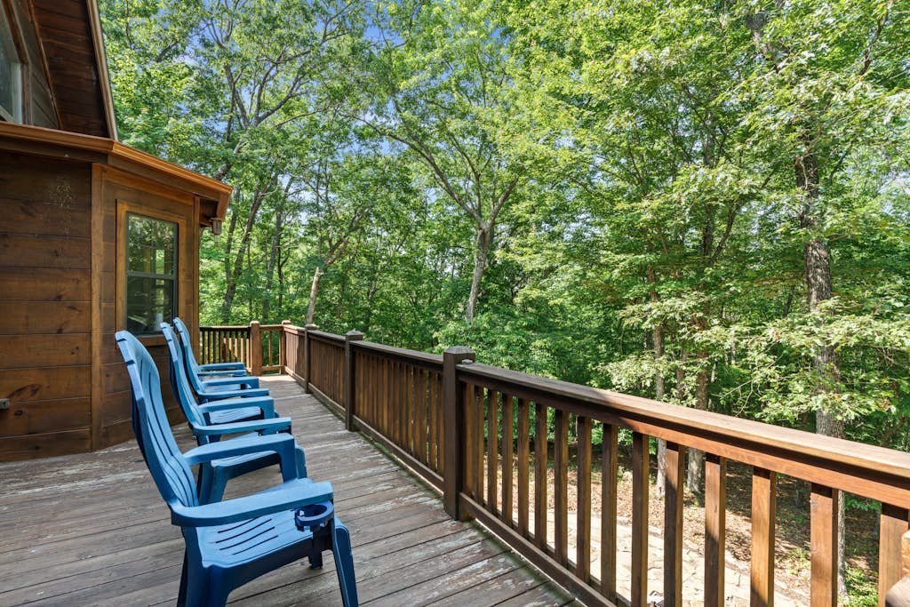 Mountain-view cabin with, firepit, pool table, fireplace & stove