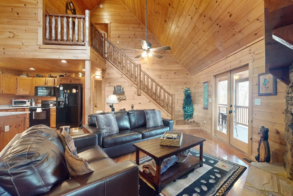 Secluded cabin with decks, hot tub, game room, indoor & outdoor fireplaces
