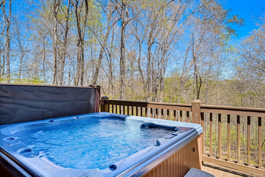Secluded cabin with decks, hot tub, game room, indoor & outdoor fireplaces