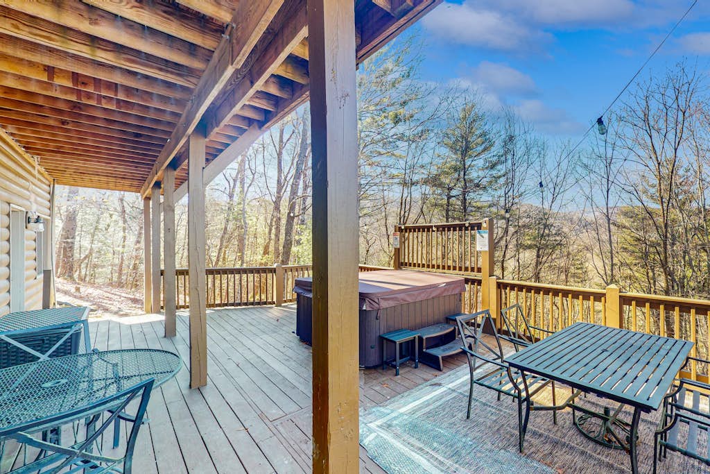 Mountain view cabin with game tables, large deck, hot tub, fireplace, & AC