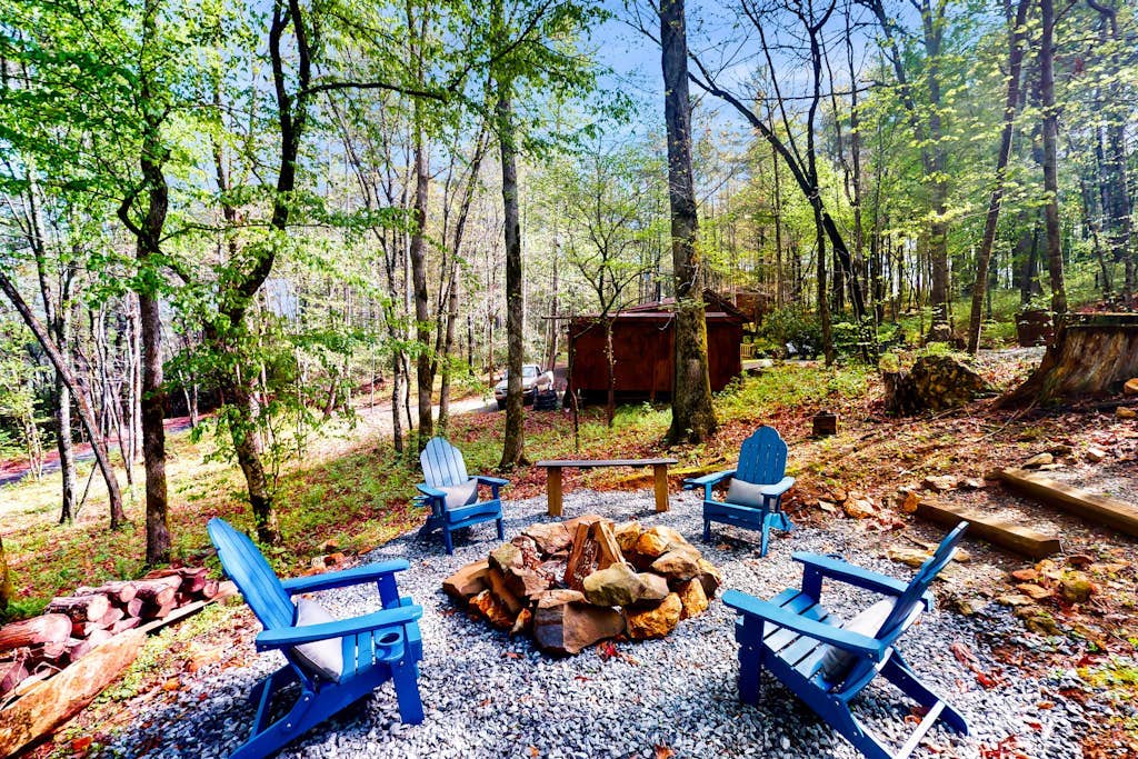 Quintessential cabin with hot tub, screened deck & dog-friendly fenced yard