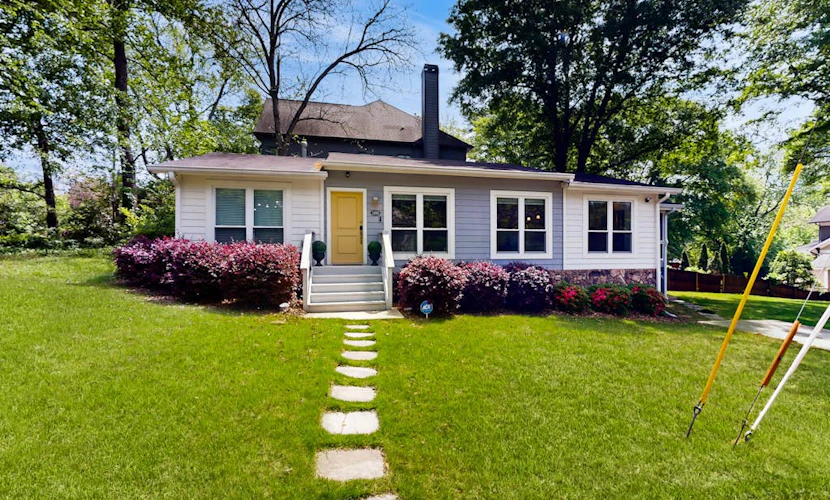 Dog-Friendly home full of color with full kitchen, W/D, & AC