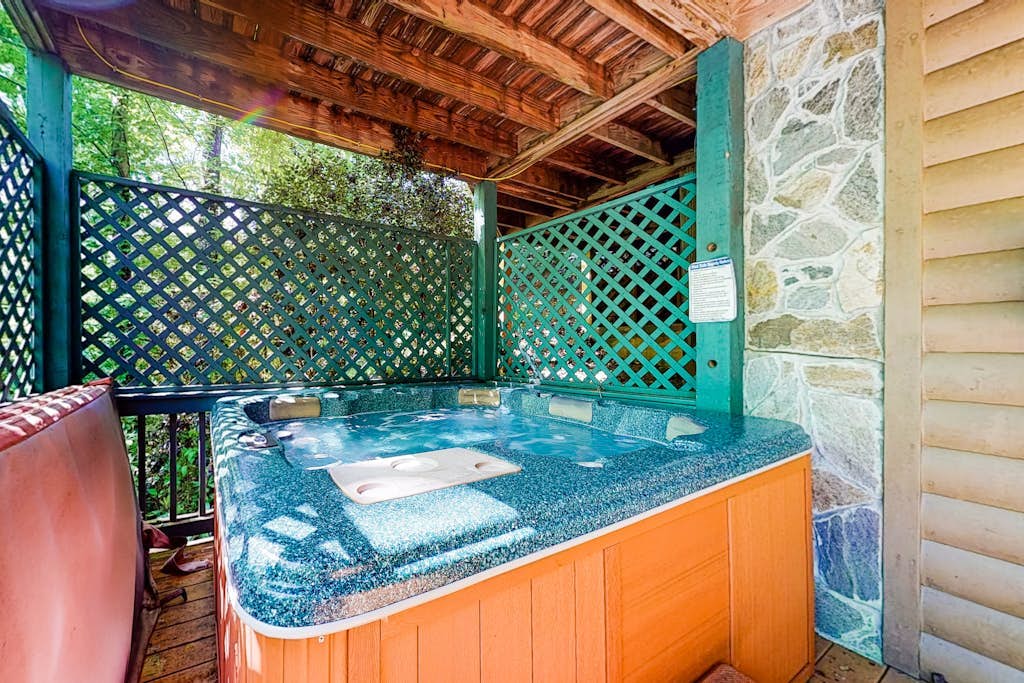 Creekside, family-friendly cabin w/ a private hot tub, game room, & firepit