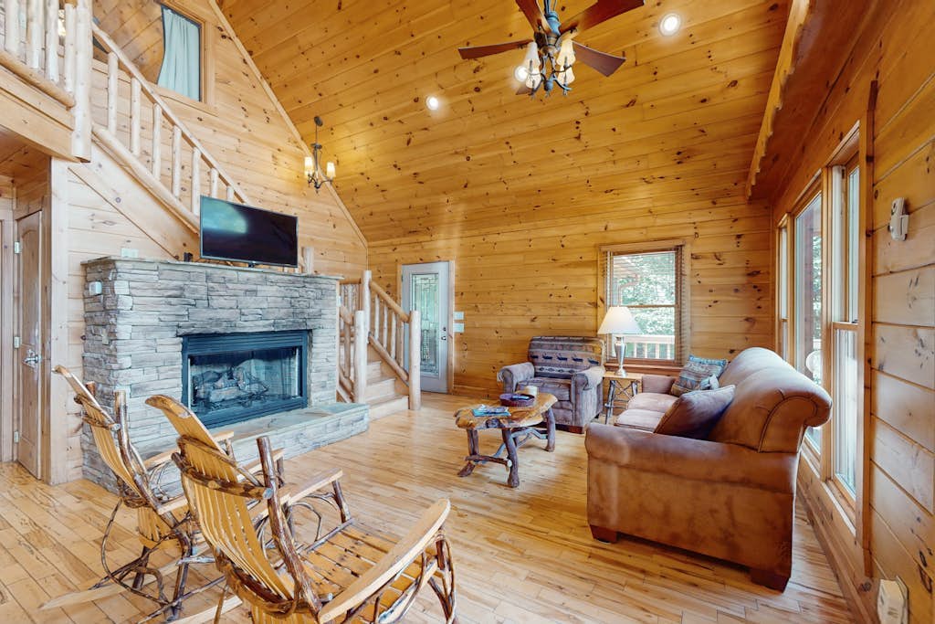 Dog-friendly log cabin with lovely views, game room & wet bar
