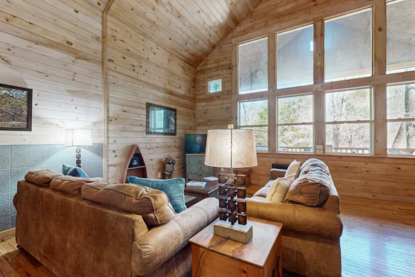 Lovely riverfront cabin in secluded setting w/ private hot tub, deck, & firepit