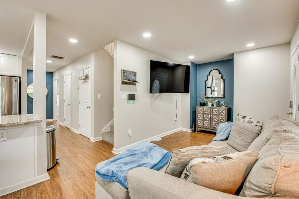 Spacious Family Retreat Near Airport