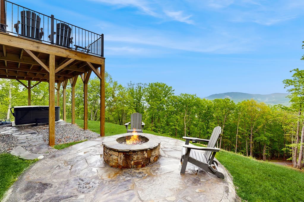 Incredible home w/serene mountain views, balcony, hot tub, & outdoor fire pit