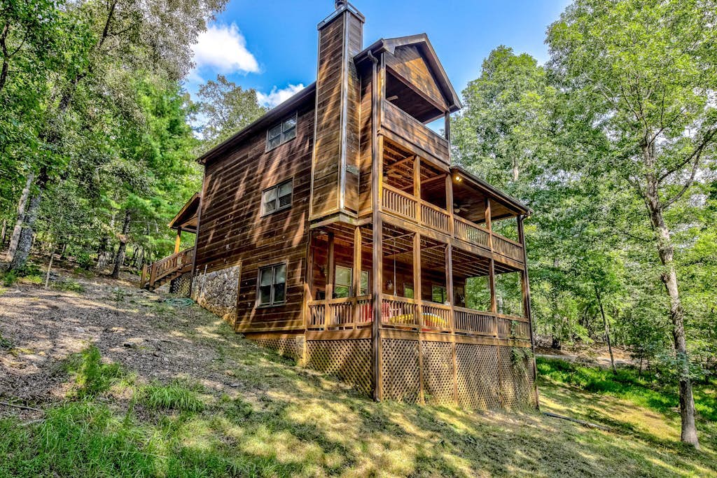 Secluded sanctuary on wooded acreage with private hot tub, 3 decks, balcony & AC