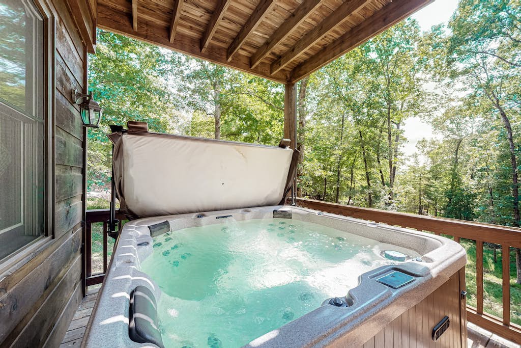 Secluded sanctuary on wooded acreage with private hot tub, 3 decks, balcony & AC