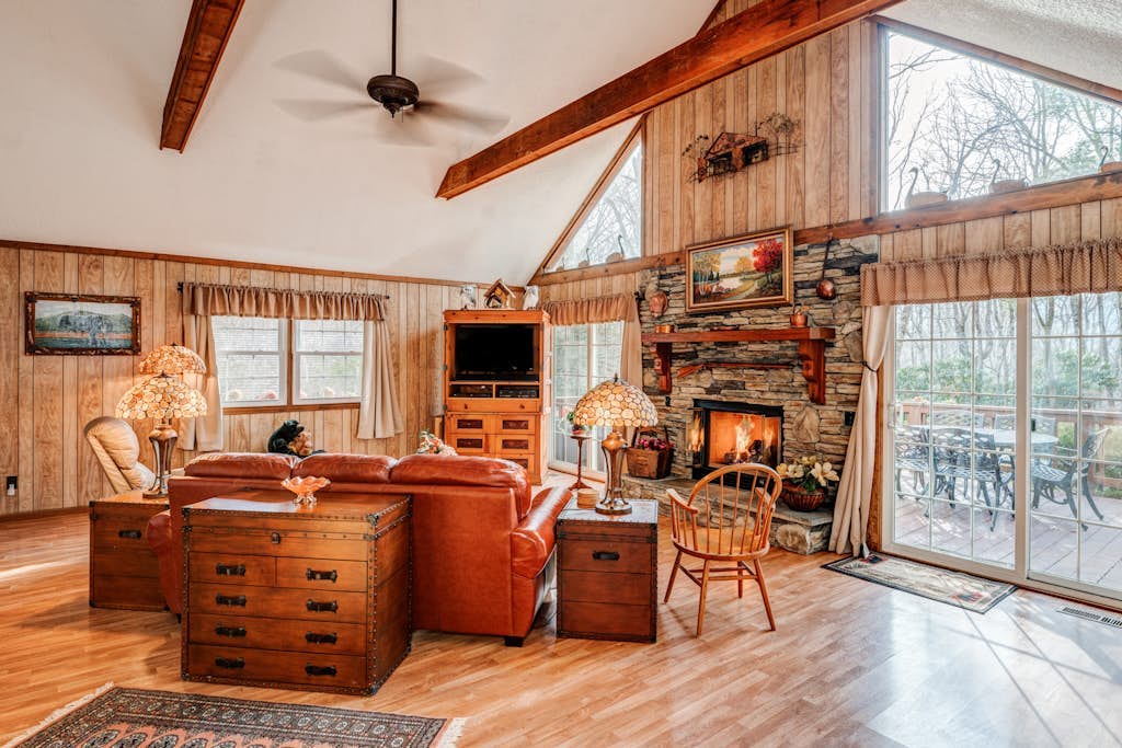 3BR mountain-view cabin with fireplace, deck, grill, & firepit