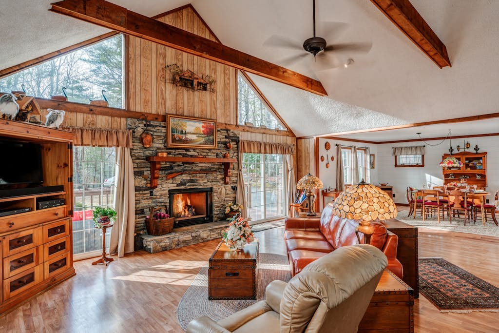 3BR mountain-view cabin with fireplace, deck, grill, & firepit