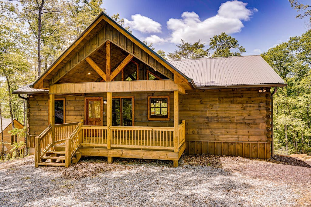 Brand-new cabin with mountain views, ping-pong, Wifi, AC, & firepit