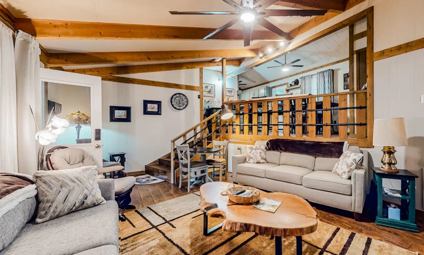 Dog-friendly cabin on wooded lot, wood stove, deck, grill, & W/D
