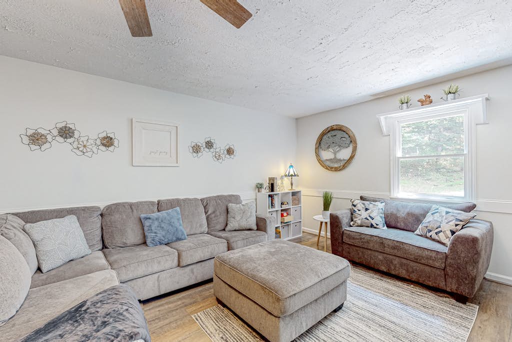 Charming Cabin with Expansive Front Porch, Hammock & Peaceful Woodland Setting