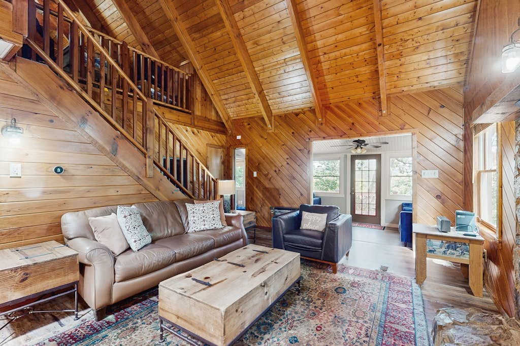 Charming mountain cabin with scenic views and modern comforts