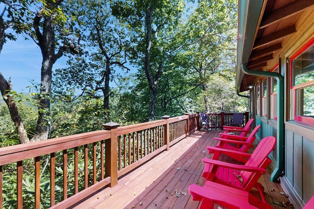 Charming mountain cabin with scenic views and modern comforts