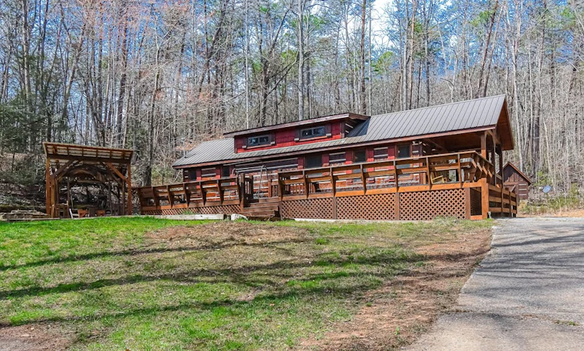 Country cabin with hot tub, firepit & wraparound deck - near Blue Ridge
