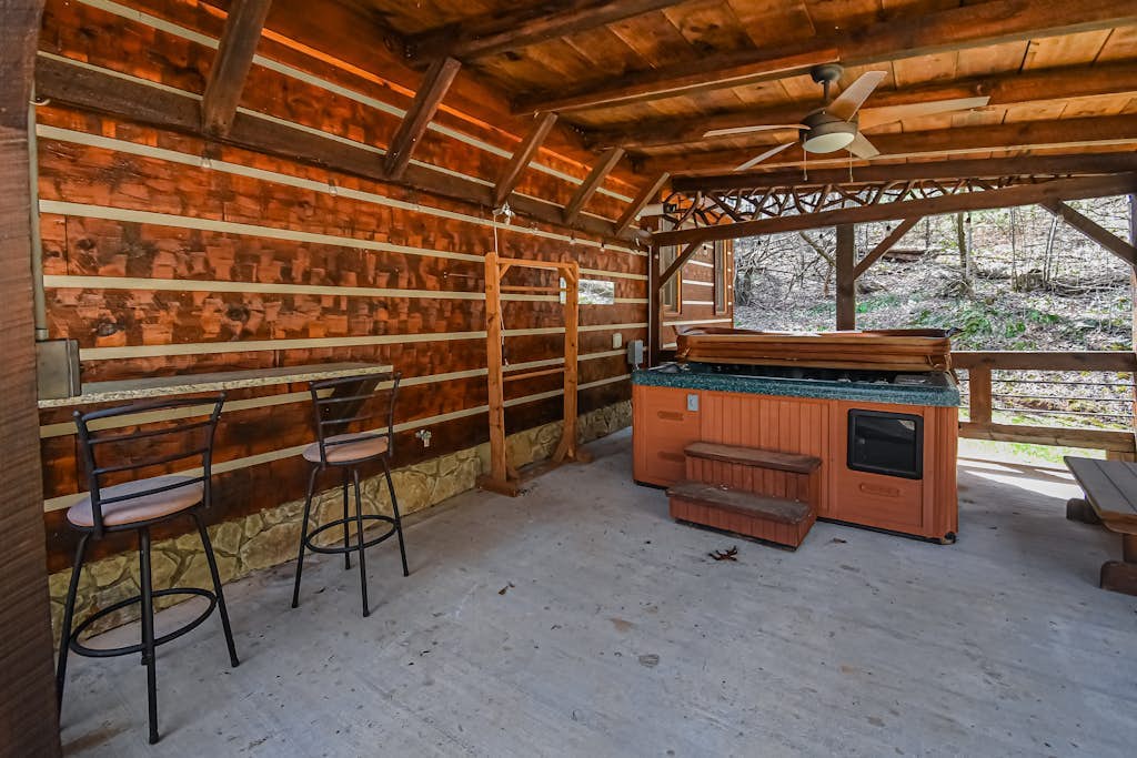 Country cabin with hot tub, firepit & wraparound deck - near Blue Ridge