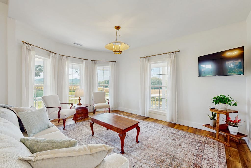 Charming and spacious country home with mountain views
