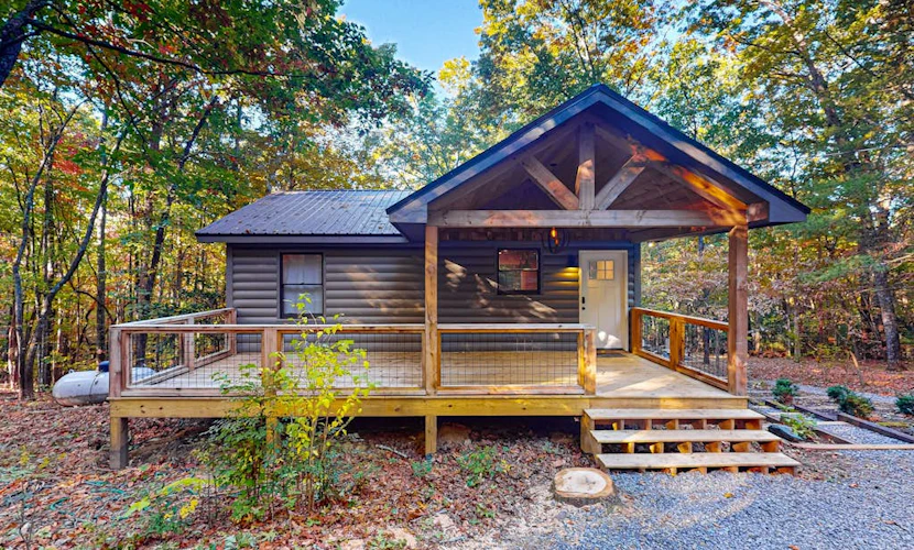 Lovely getaway with exceptional and spacious outdoor living close to downtown