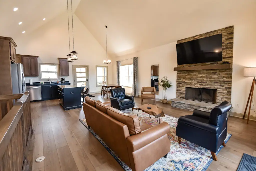 Mountain Peak Lodge - Cabin & Game Room Retreat