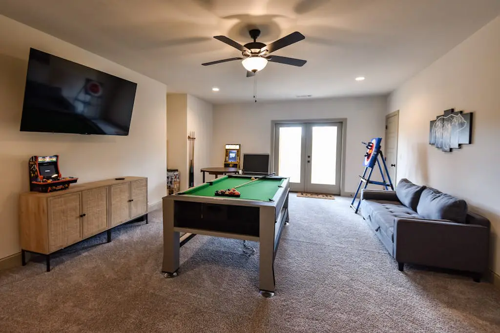 Mountain Peak Lodge - Cabin & Game Room Retreat