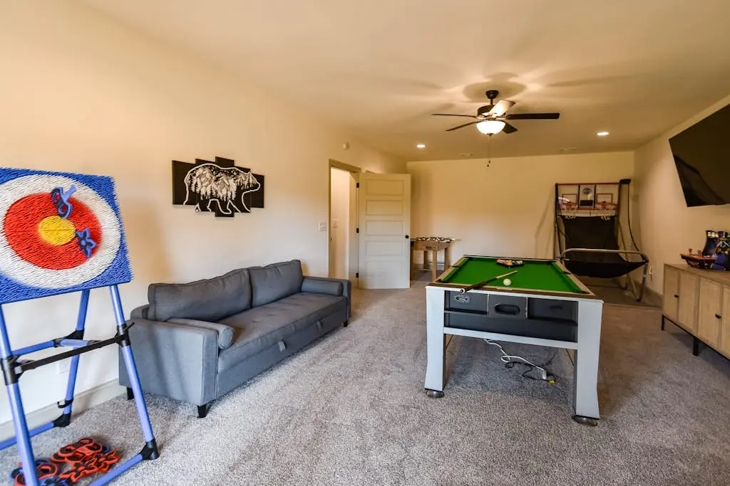 Mountain Peak Lodge - Cabin & Game Room Retreat