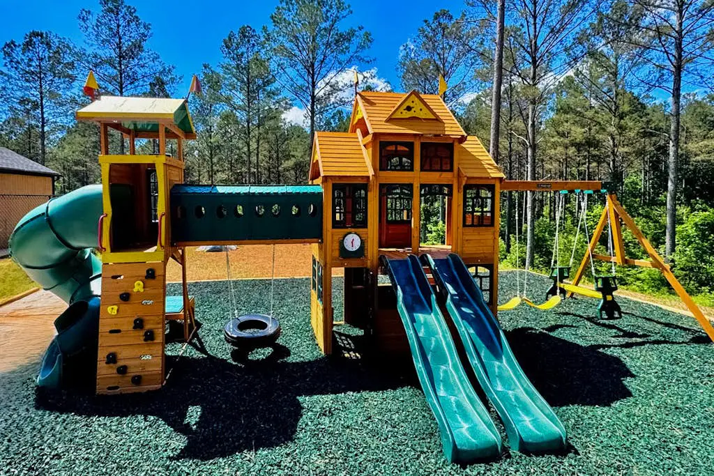 Mountain Peak Lodge - Cabin & Game Room Retreat
