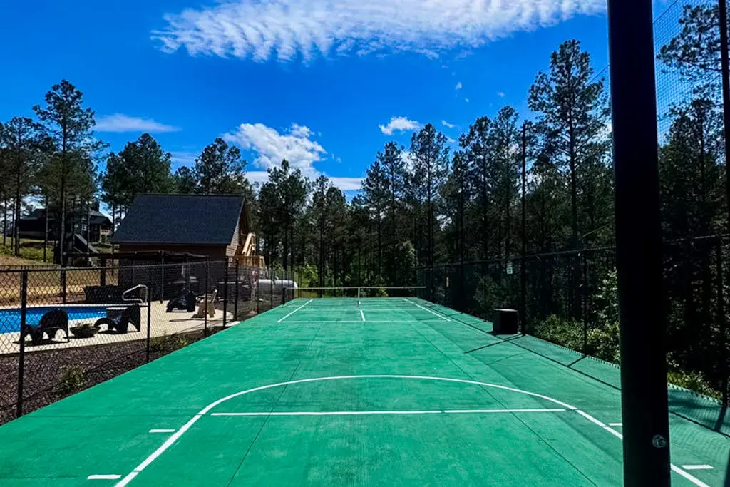Mountain Peak Lodge - Cabin & Game Room Retreat