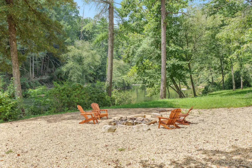 Mountain Peak Lodge - Cabin & Game Room Retreat