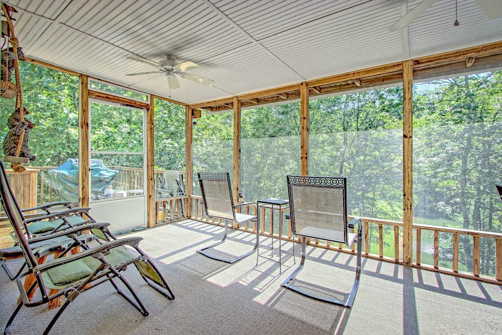 Lake-View Townhome with Decks, Screened Porch and Shared Tennis - Dogs OK