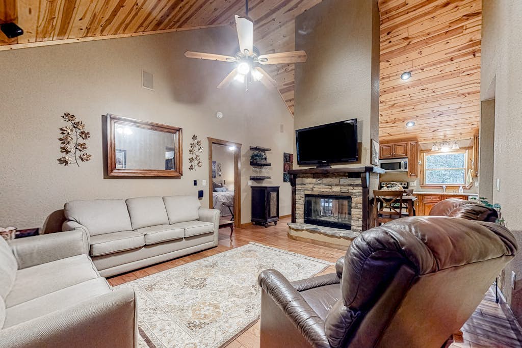 Dog-friendly Woodland home with two-sided wood fireplace, WiFi, and washer/dryer