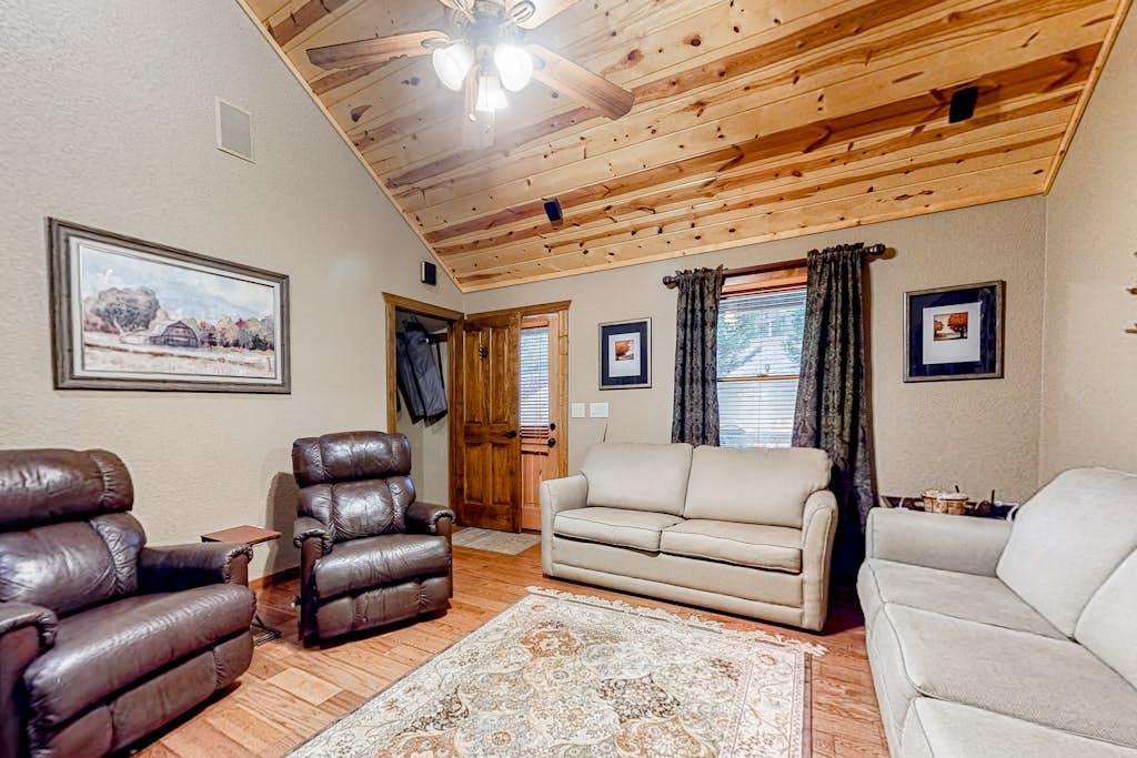Dog-friendly Woodland home with two-sided wood fireplace, WiFi, and washer/dryer